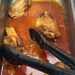 Golden Corral Buffet & Grill - Old Chicken wings, this pan was virtually empty and never changed.