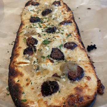 True Food Kitchen - Fig and cheese flat bread - New American Near Me - Austin, Texas