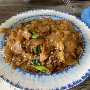 Sriracha Thai Restaurant - Pad See Ew - Thai Near Me - Carson, California