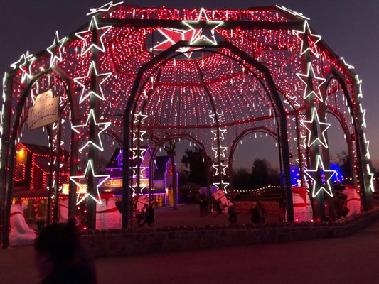 SANTA’S WONDERLAND TEMP. CLOSED 436 Photos & 230