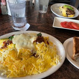 Bacon and spinach omelette with wheat toast and hash browns Bacon and spinach omelette with wheat toast and hash browns