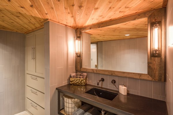 Beckham Creek Cave Lodge by null