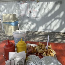 B & K Drive-In - Picnic set up