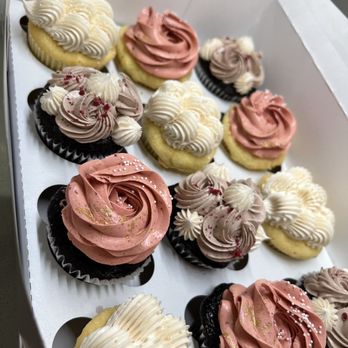 Amarith Cafe - Custom cupcakes by David - Cafes Near Me - Orange, California