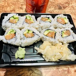 Salmon Roll (8pcs) Salmon Roll (8pcs)