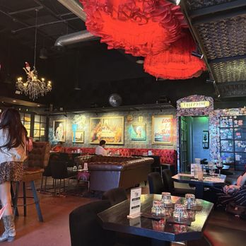 The Starving Artist - Casual seating area. - Dive Bars Near Me - Phoenix, Arizona