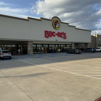 Buc-ee's - Gas Stations Near Me - Hillsboro, Texas