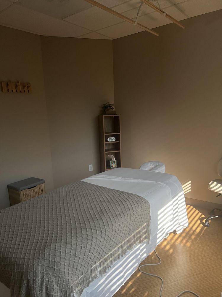 Calm Spa and Wellness Logo