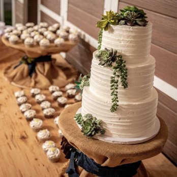 The Cake Lady Custom Cakes - Wedding cake and cupcakes - Desserts Near Me - Fort Pierce, Florida The Cake Lady Custom Cakes - Wedding cake and cupcakes - Desserts Near Me - Fort Pierce, Florida