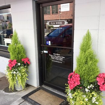 La Ree Boutique - Entrance of outside - Women's Clothing Near Me - Bellevue, Washington