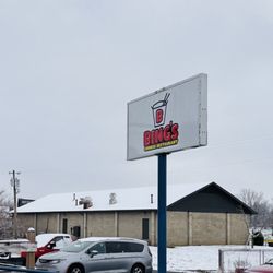 Bing’s Chinese - Sign in the front of the restaurant