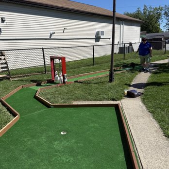 Allison's Mini Golf Course - Bowling pin hole - Mini Golf Near Me - Geneva, Ohio Allison's Mini Golf Course - Bowling pin hole - Mini Golf Near Me - Geneva, Ohio