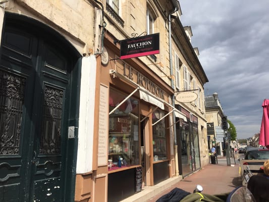 Le Boudoir by null