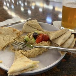 The hummus and pita are punching above their weight in an airport bar. Recommend.
