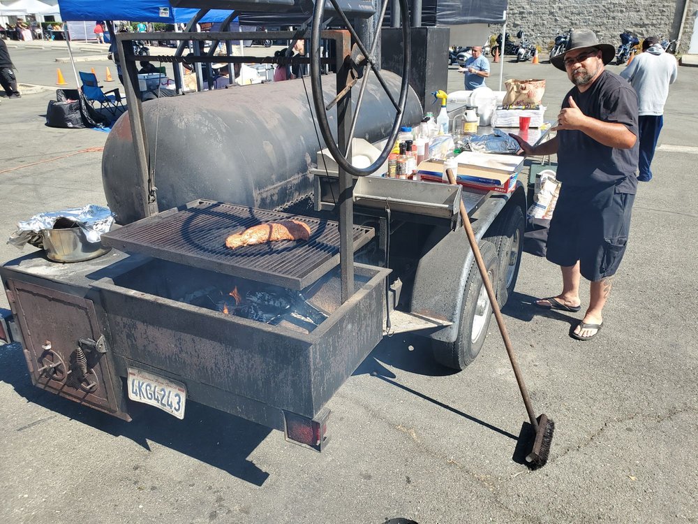 Larry's Smokin' Barbeque Logo