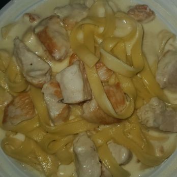 Luna Pasta e Dolci Take-Away - Fettuccine alfredo with chicken. - Pasta Shops Near Me - Miami, Florida