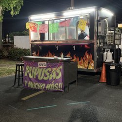 Pupusas La Perrona