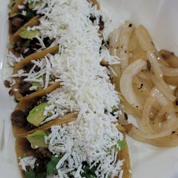 El Gran Taco - 6 tacos of bisteak! And beans! - Tacos Near Me - Brownsville, Texas El Gran Taco - 6 tacos of bisteak! And beans! - Tacos Near Me - Brownsville, Texas