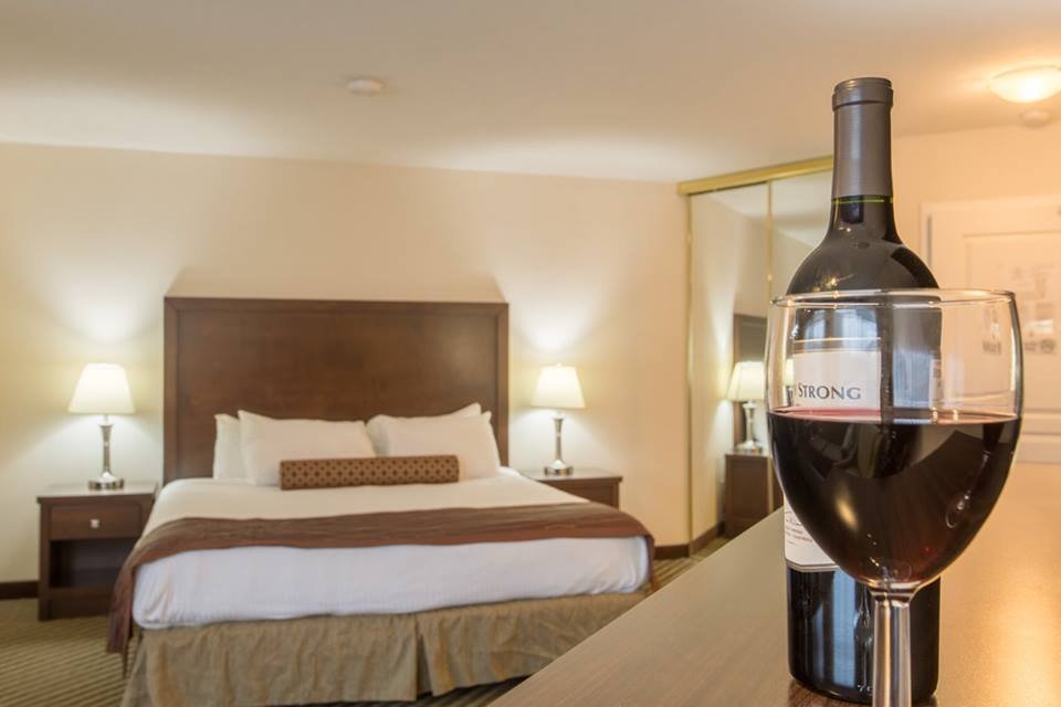 POWELL RIVER TOWN CENTRE HOTEL Updated September 2024 4660 Joyce