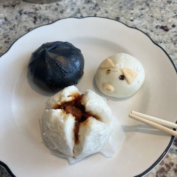 Yummy House - Roasted Pork Steamed Buns / Porky Bun with Custard / Unnamed sweet bun (black) - Bubble Tea Near Me - Sioux Falls, South Dakota Yummy House - Roasted Pork Steamed Buns / Porky Bun with Custard / Unnamed sweet bun (black) - Bubble Tea Near Me - Sioux Falls, South Dakota