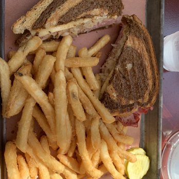 Harpoon Brewery - Reuben & chips - Breweries Near Me - Windsor, Vermont