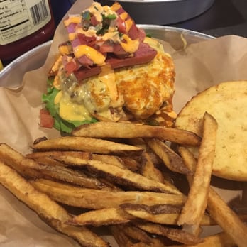 Phred's Border - El Paso burger. I liked it if a bit messy - Beer Bar Near Me - El Paso, Texas