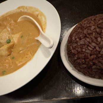 Krung Thep Thai Cuisine - Massaman Curry w/ steamed brown rice - Thai Near Me - Chicago, Illinois Krung Thep Thai Cuisine - Massaman Curry w/ steamed brown rice - Thai Near Me - Chicago, Illinois