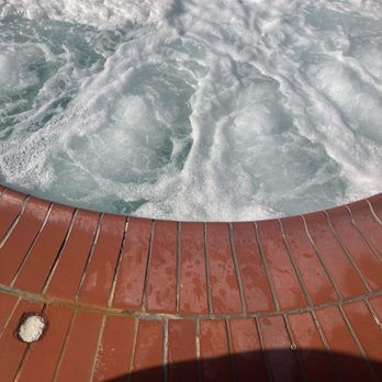 Humphreys Half Moon Inn - Hot tub is large & very nice - San Diego, CA