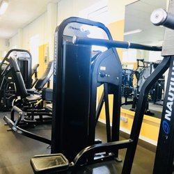 Kleber Physical Fitness Center - Weight lifting machines