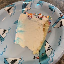 They forgot to add the the cake layers. Seriously? $30 for that?! They forgot to add the the cake layers. Seriously? $30 for that?!