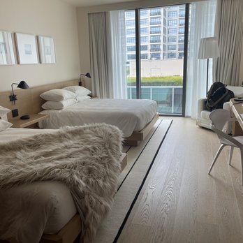 The Tampa EDITION - That fuzzy blanket had gross stains on the underside - Hotels Near Me - Tampa, Florida The Tampa EDITION - That fuzzy blanket had gross stains on the underside - Hotels Near Me - Tampa, Florida