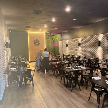 Pinotti's Pizza - The dining area - Pizza Near Me - Winter Garden, Florida Pinotti's Pizza - The dining area - Pizza Near Me - Winter Garden, Florida