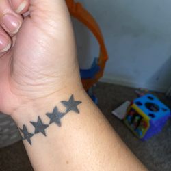 Freaky's Smoke Shoppe & Tattoo - Lakewood - Shitty work by Donald...my first tattoo ‍