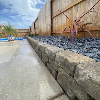 Unique Landscape - Retainer Wall - Artificial Turf Near Me Unique Landscape - Retainer Wall - Artificial Turf Near Me