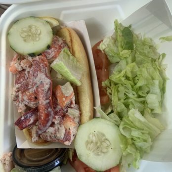 Flo's Luncheonette - Cold lobster roll - American Near Me - Blue Point, New York Flo's Luncheonette - Cold lobster roll - American Near Me - Blue Point, New York