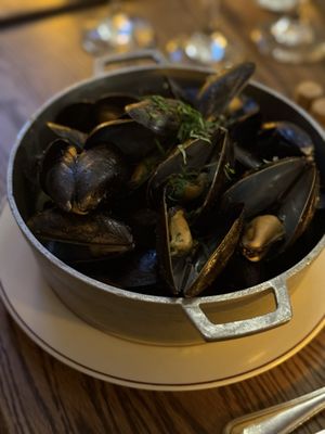 Le Tout Va Bien - French Restaurant by null