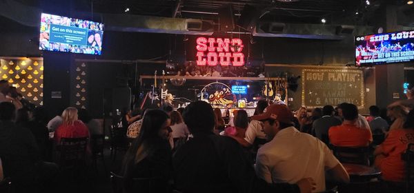 PETE'S DUELING PIANO BAR by null