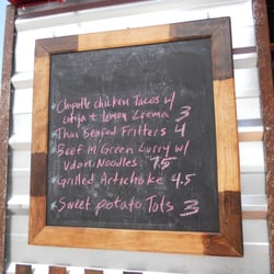 If you prefer your noodle curry meatless, they'll make it that way for you - cool...and delicious!