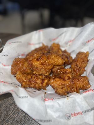 bb.q Chicken Astoria by null