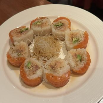 Sake 107 - Melt in your mouth roll - Izakaya Near Me - Petaluma, California
