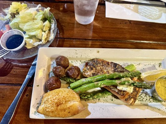 Mr. Ginos Restaurant & Bar by null