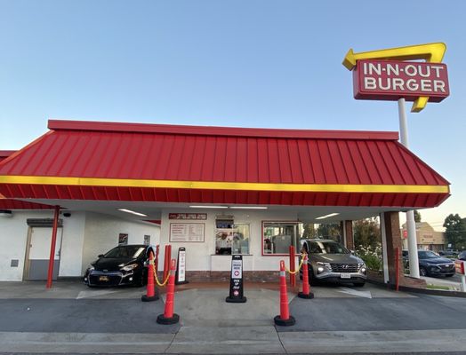 In-N-Out Burger by null