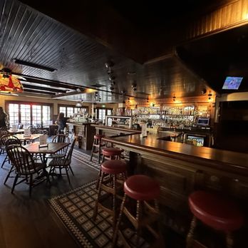 Bartholomews Pub - Restaurant and bar area - Pubs Near Me - Victoria, British Columbia Bartholomews Pub - Restaurant and bar area - Pubs Near Me - Victoria, British Columbia