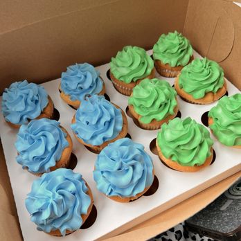 Joyce Bakery - Vanilla cupcakes with blue and green icing. - Bakeries Near Me - Norwalk, California Joyce Bakery - Vanilla cupcakes with blue and green icing. - Bakeries Near Me - Norwalk, California