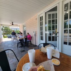 Peach House Restaurant - Outdoor seating
