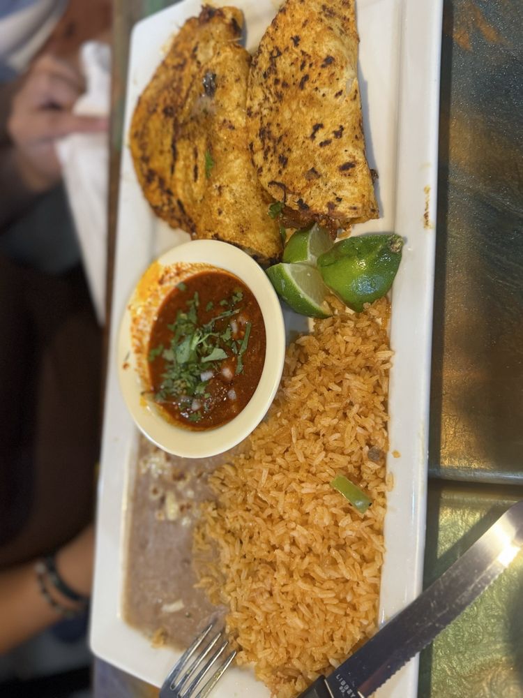 Ricas Tortas Hana Logo