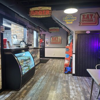 DJ's Clam Shack - Order counter - Seafood Near Me - St. Augustine, Florida