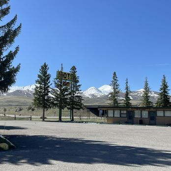 Beaverhead Inn & RV - Going into spring with clean cut trees - RV Parks Near Me - Lima, Montana