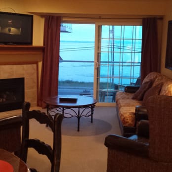 Sandcastle At Birch Bay - Living room - Hotels Near Me - Blaine, Washington Sandcastle At Birch Bay - Living room - Hotels Near Me - Blaine, Washington