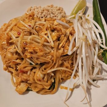 Hug Baan Thai - Spicy Pad Thai - Thai Near Me - Sterling Heights, Michigan